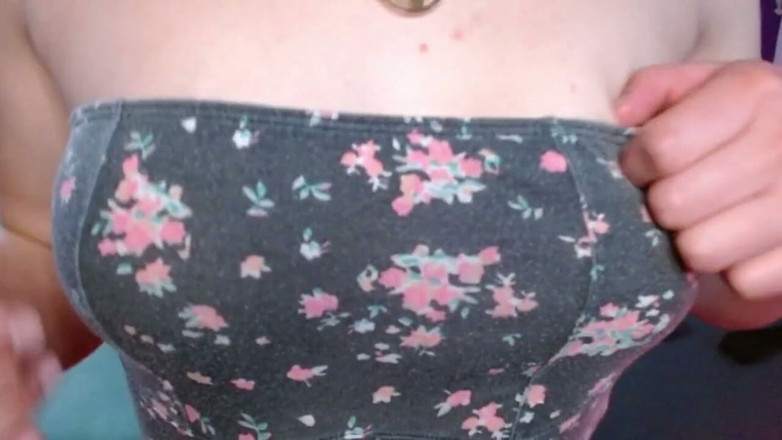 White Nezuko: Je joue avec mes seins sexy