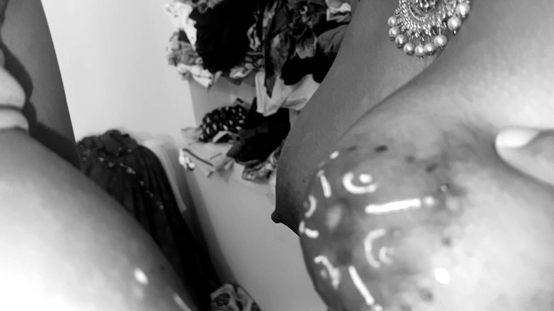 Wonder: Lesbian ibu rumah tangga