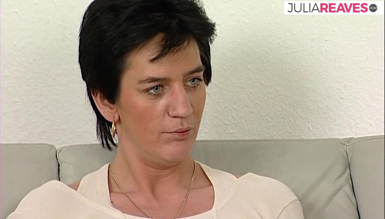 Retro German Casting Tour: Hete milf geniet van een diep in keel pijpbeurt voor...