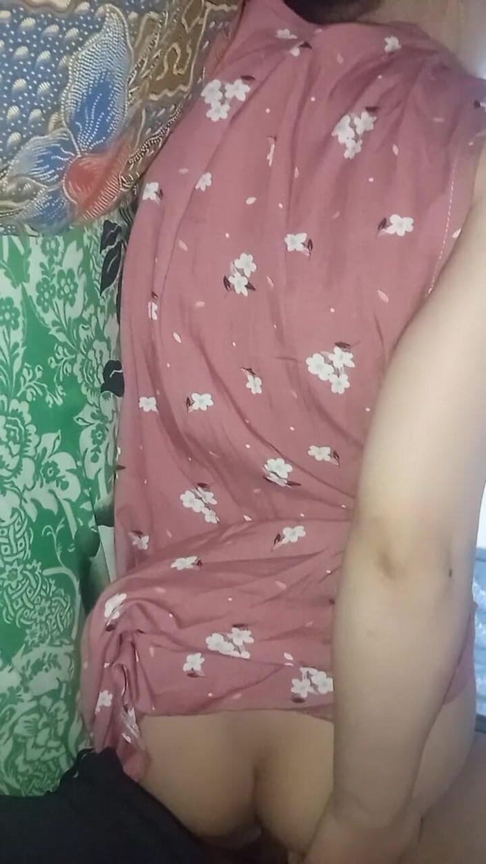 Famly sex: phir bhi junooni aahon ke saath sautele bhaee ki choot...