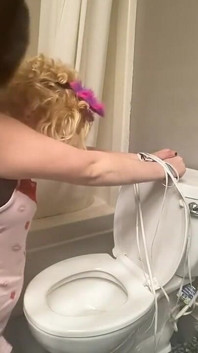 トイレに縛られて