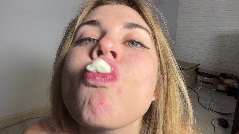 Misty Phoenix: 입, 껌, 침을 흘리는 클로즈업 보기