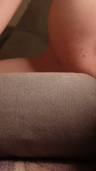 Ich Ficke Mein Kissen Von Der Seite Und Aus Der POV-perspektive