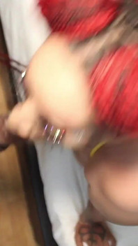 Lucky girl showntell - sexy ebenholz-blowjob mit dicken titten und hardcore kehlenfick