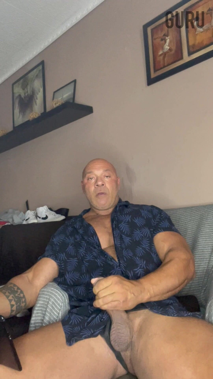 Mr. Guru: Herr Guru bodybuilding Papi wichst zu hause