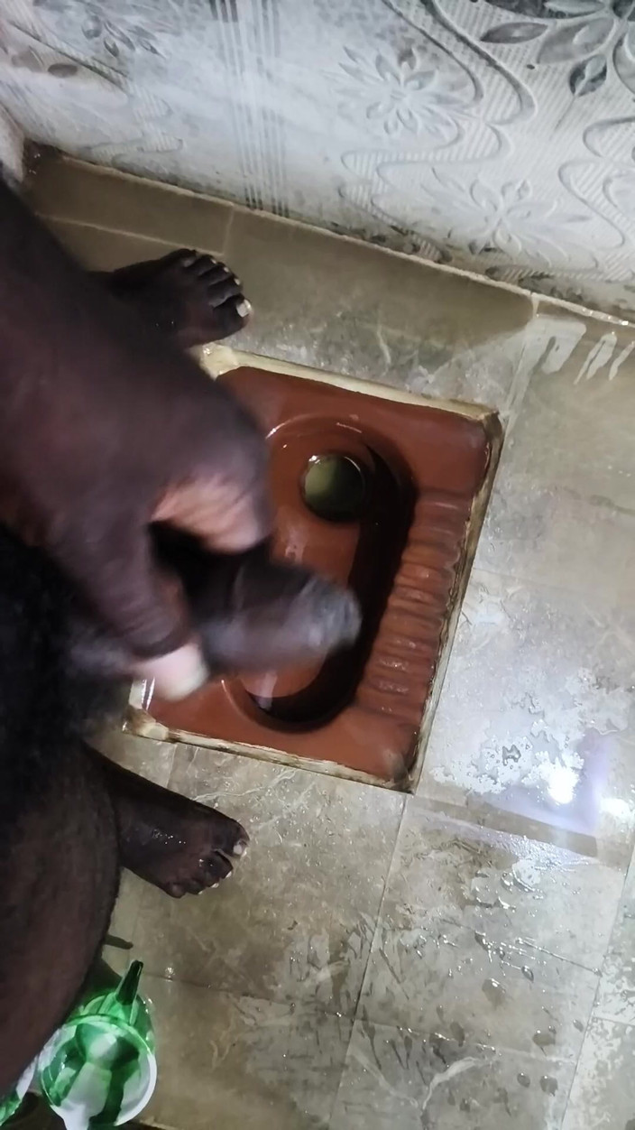 CarvingShovel: Hand Job Bathroom