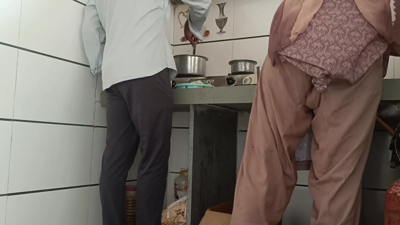 Bhabhi UP: Diversão com Bhabhi Ji na cozinha