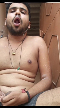 Guardo disperatamente un fottuto video di ragazzi 2 arrapati che scopano duro
