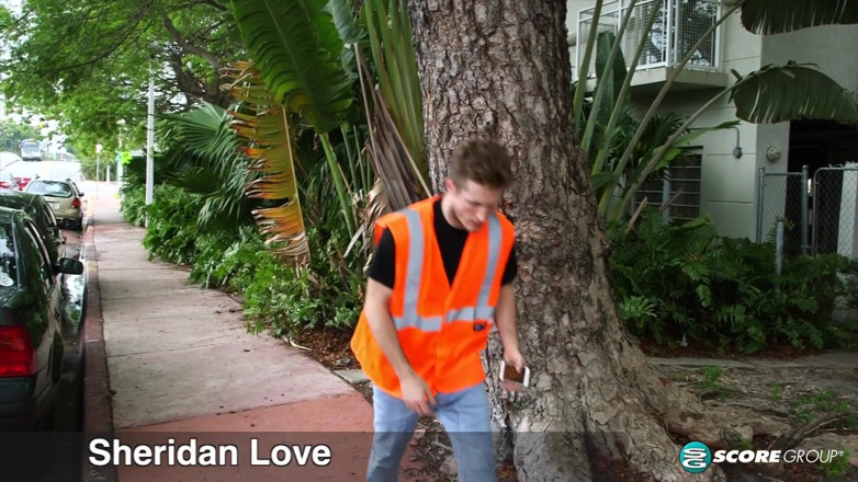 Scoreland: Sheridan love: ngôi sao gợi cảm đang di chuyển