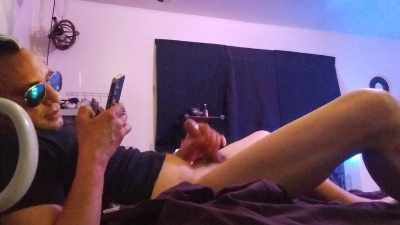 RoyToyBoi: 大きなチンコの相棒が射精する