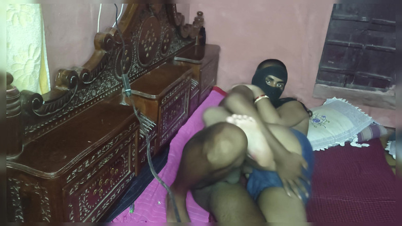 Nehatop123: サルワールスーツを着たインド人バービの熱いおっぱいが吸われて赤くなった