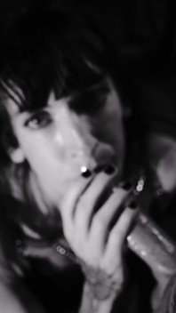 La piccola trans gabby graveyard brama una sborrata fresca da un bbc e un anale