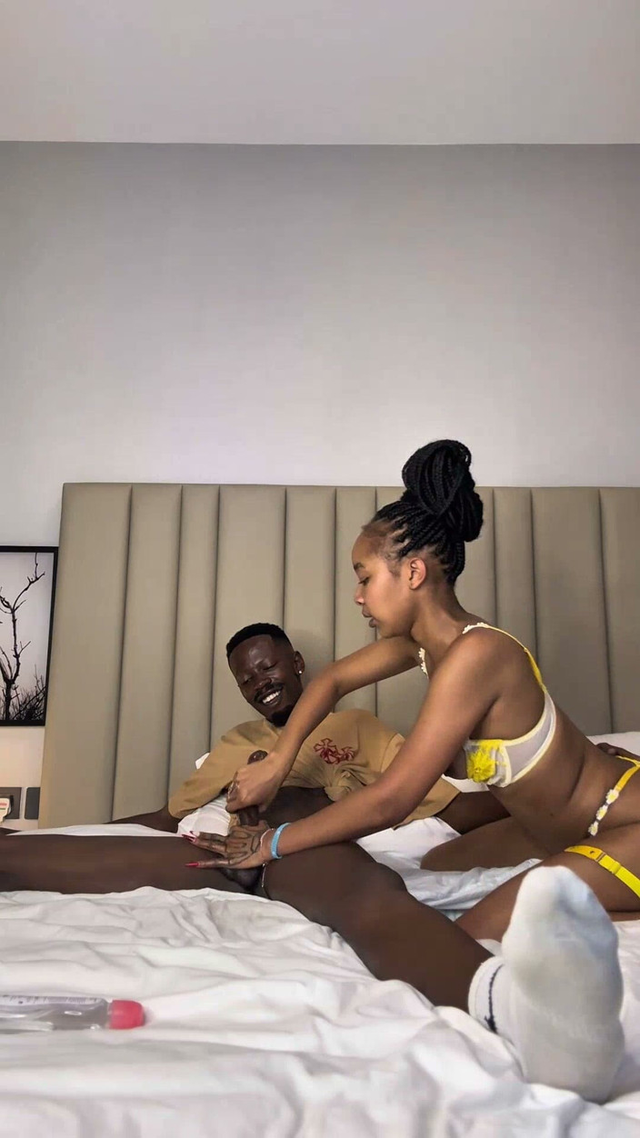 mombasapornstar: Il mio primo sextape con Mio Sashaa
