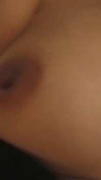 Mora asiatica si gode il suo cazzo bianco e il suo cazzo bianco