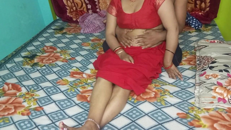 Manjushukla: Kali pertama saya mengongkek teman wanita saya di biliknya.