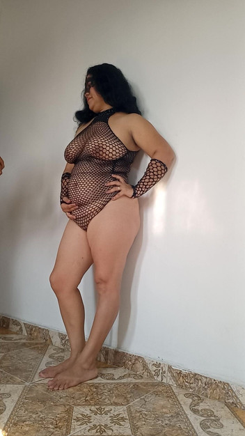 Valkyrieandluigy: Manželka v erotickém prádle