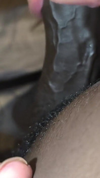 Stönande femboy knullad med spermapaj sperma djupt inuti