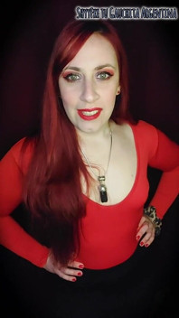 Můj feminizovaný cuckold a já v nočním klubu koukáme na penisy!!