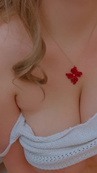 MILF montel miang menggesel meja untuk menunggang dildo ekstasy - lebih dekat!