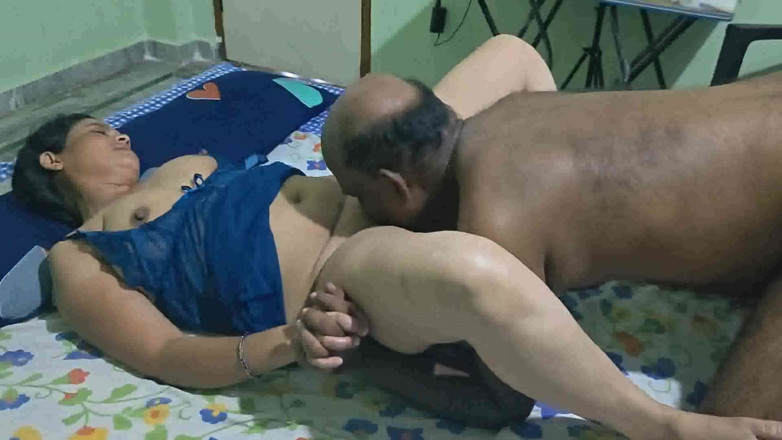 Sexy sindu: 性感人妻骑乘男友