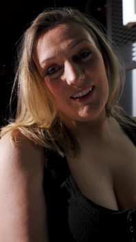 Làm Tình Với Người Phục Vụ Máy Bay Bà Già Dâm Đãng - Clara Dee POV Làm Tình Ảo