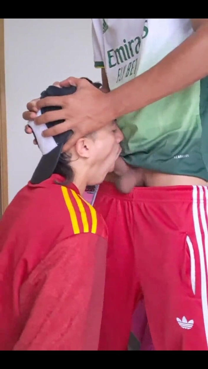 Skinny23cm: Sexe gay, pantalon Adidas