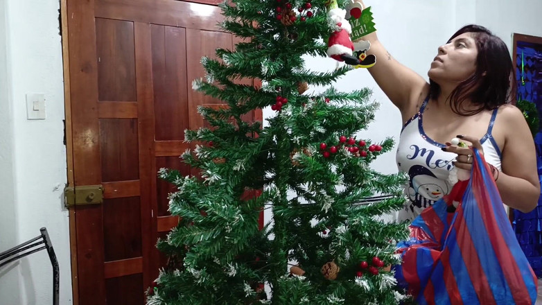 Lady: Velho padrasto fode uma de suas enteadas peitudas e curvilíneas...