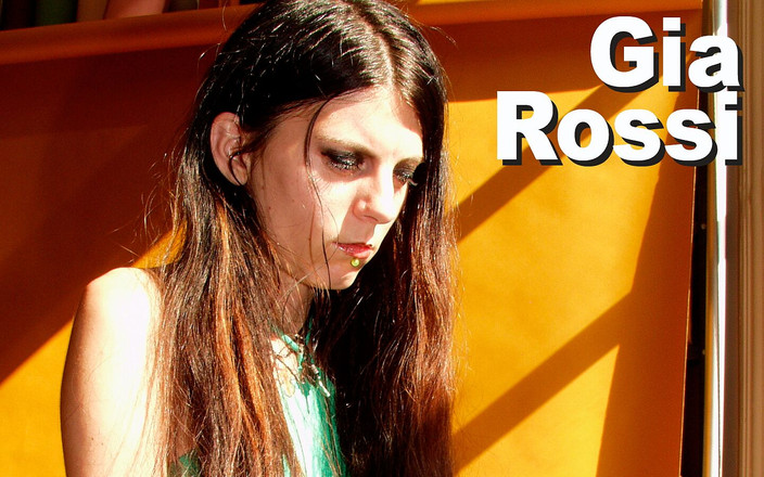 Picticon bondage and fetish: Gia Rossi kajdanki pracownik biurowy zostaje podniecony