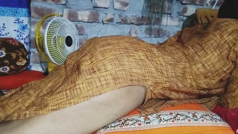 Deshi women: Yenge ki domaltmalı video