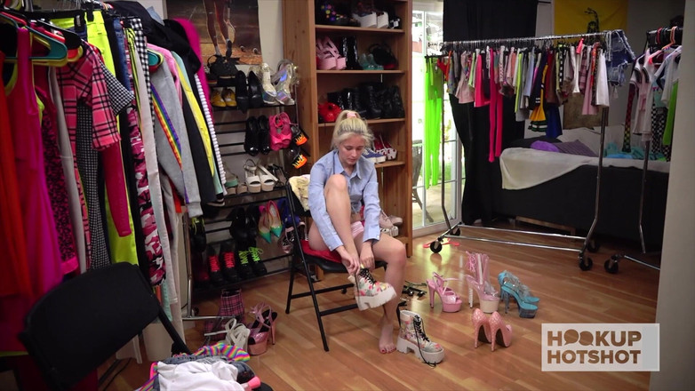 HookUp HotShot-BTS: Bts - Ivrig Jessie Saint är kåt för Bryan Gozzling's Rough Sex!