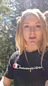 Pee Vlogger