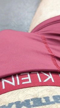 18 Yaşındaki Trans Erkek Penisi Nasıl Mastürbasyon Edeceğini Biliyor