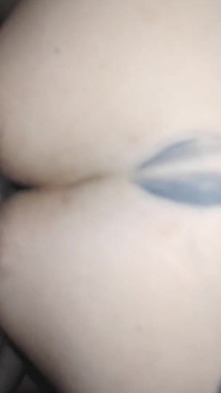 AmateurSex95: 当他后入式操我时，我尖叫和射精