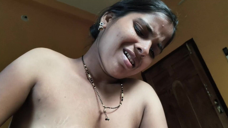 Nikku: Cặp đôi mới kết hôn đầy đủ masti và làm tình trong làng Ấn Độ