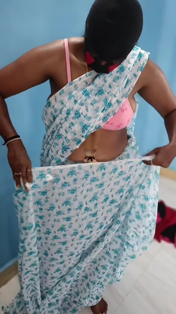 Tamil lesbian: Sari con nueva tía caliente