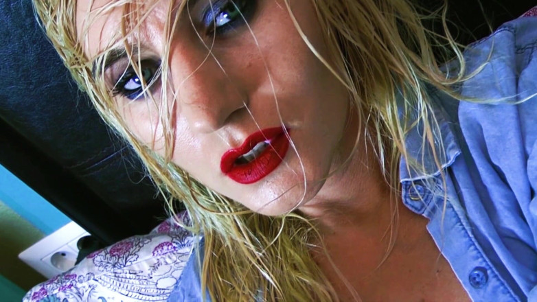 Goddess Celine: Üvey anne succubus oluyor