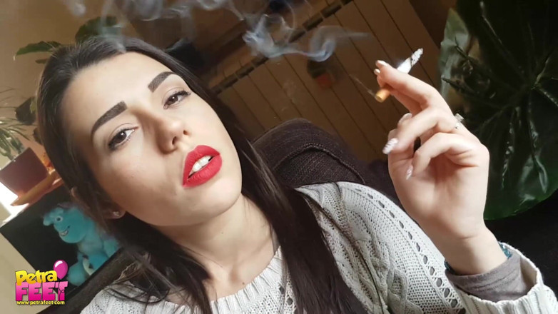Smokin Fetish: Фантастическая крошка-брюнетка так обожает сигары