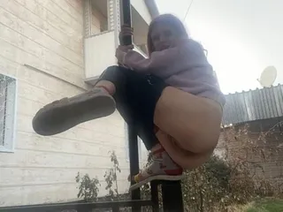 MargoAlisa: Alice Pees in the Street 3 Times