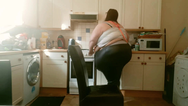 SSBBWLadyBrads: Ssbbw bbw keukenspel in sexy strakke kleding deel 2