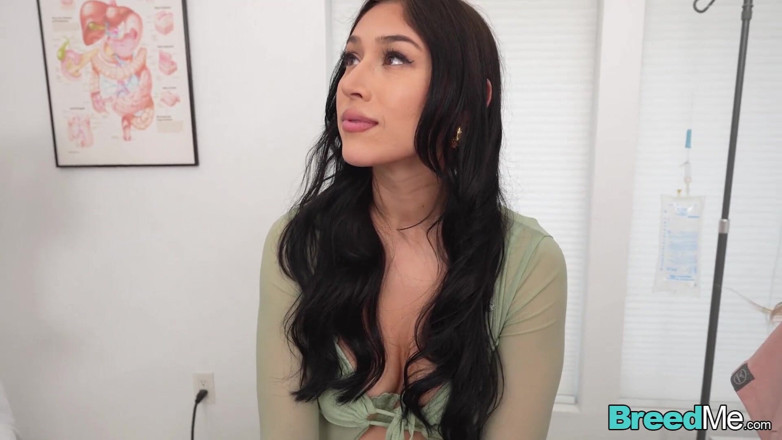 BreedMe: Peituda fértil MILF Alexa Chains na Clínica Creampie