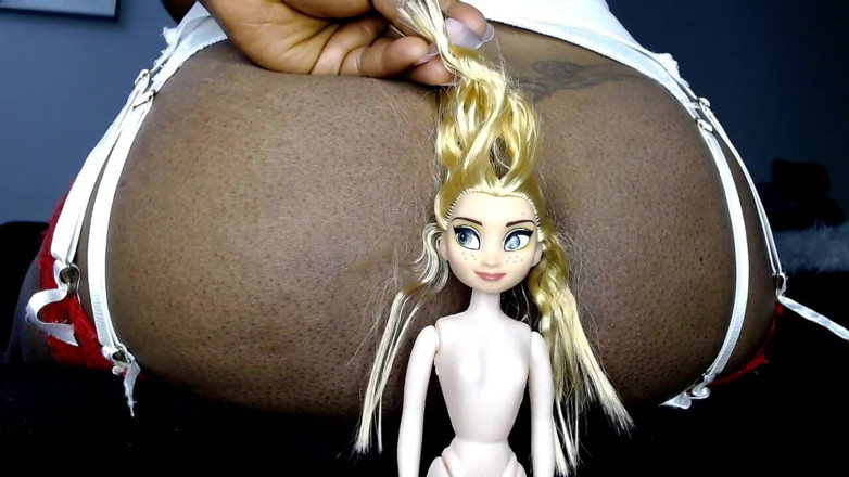 Maeling: Bimbo Neighbor Thigh Stifling and Ass Stomping