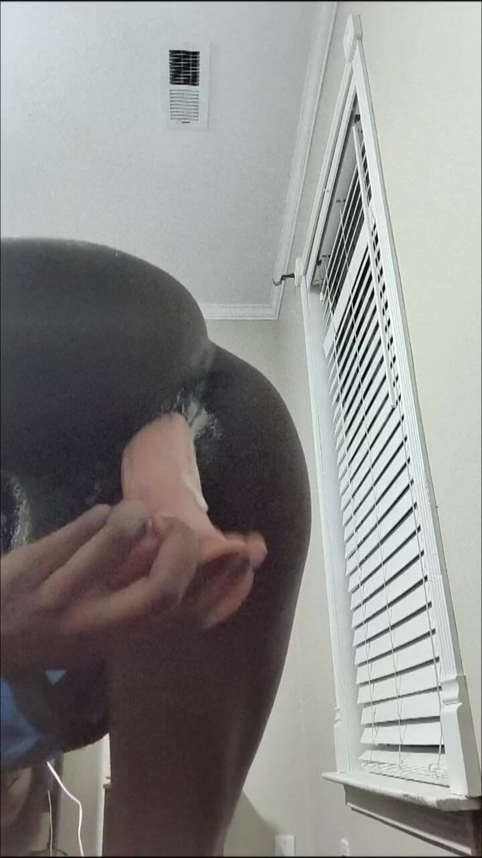 DaBlackFemboy: cewek ini dientot habis-habisan sama besar pria kulit hitam sampai...