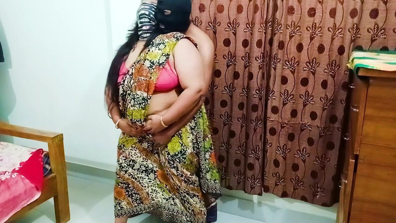 Morjenabb: Я трахнул бангладешскую девушку, стоящую внутри дома