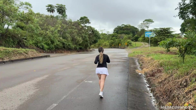 Maracumangoo: Eu fodi a corredora dos meus sonhos e gozei dentro...