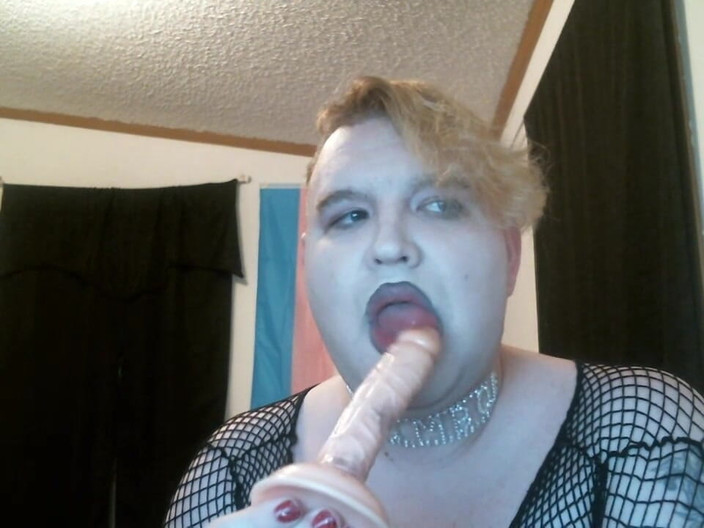 Roxxie rae page: अचानक लंड चूसने का अभ्यास