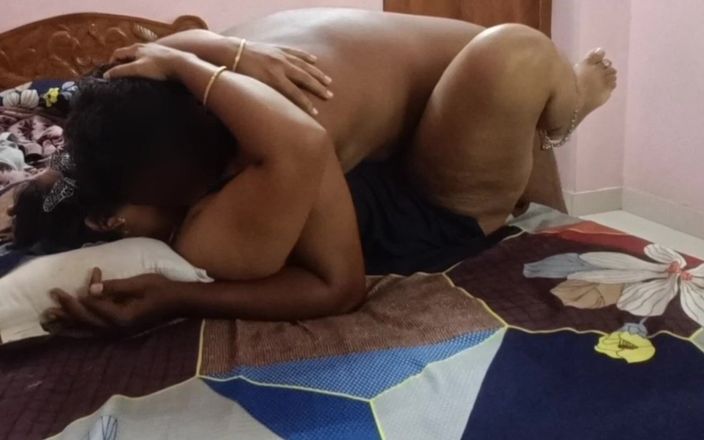 Black & white desicat: Bengalli aldatan ev hanımı mavi seksi iç çamaşırlı amcık dölleniyor