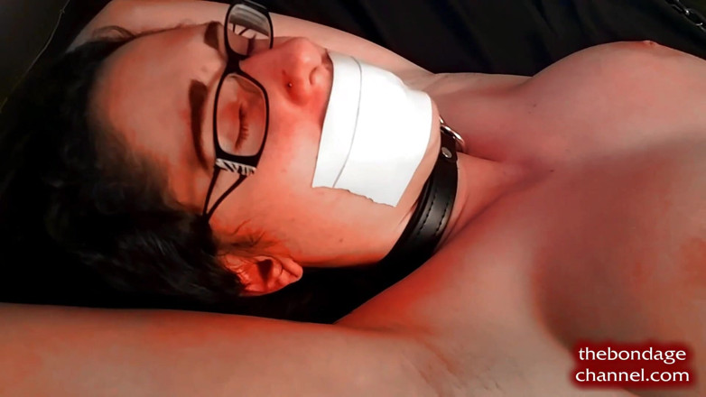 David Mack Video: Akira Shell bondage orgasmo masturbación con la mano