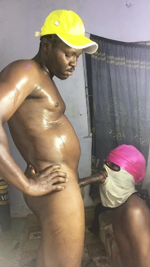 Africans men: Domine eden bir üst sikişiyor o kadar sert ki üstten kaçıyor