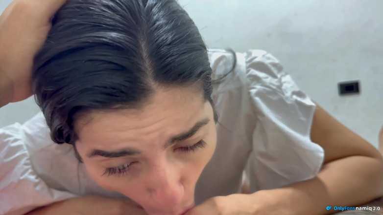 NamiQsein: Cadeau surprise, une demi-sœur abandonne sa chatte pour le rendre...