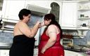 Full porn collection: Жирна матуся лесбіянка трахається на кухні з величезними цицьками